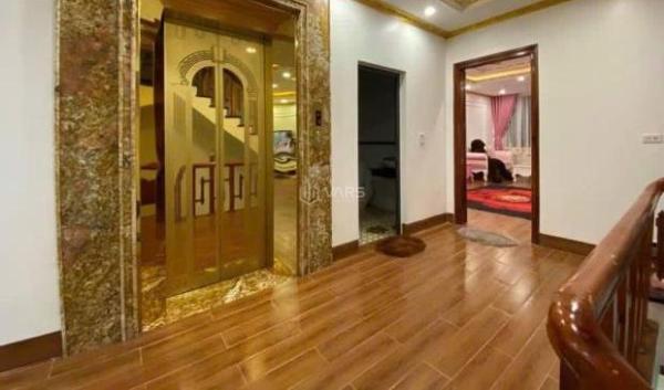 Bán nhà phố 5 tầng hoàn thiện Full nội thất có thang máy đường Lý Nam Đế, 🌊 Vĩnh Yên