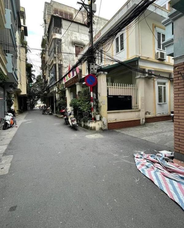 Chủ cần bán Nhà trong hẻm 70m²