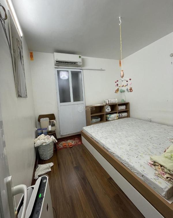 Bán căn hộ tập thể thái thịnh, đống đa, nhà 🏬 đẹp, 10m ra phố, ô tô đỗ cầu thang