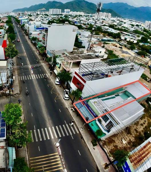 Bán đất tặng nhà cấp 🏣 4 - Mặt tiền Lê Hồng Phong .
