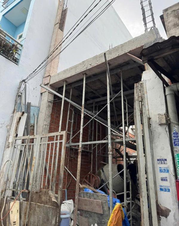 Nhà xây mới 🏘️ 100% 1 trệt 2 lầu thiết kế riêng hiện đại gần siêu thị metro q12