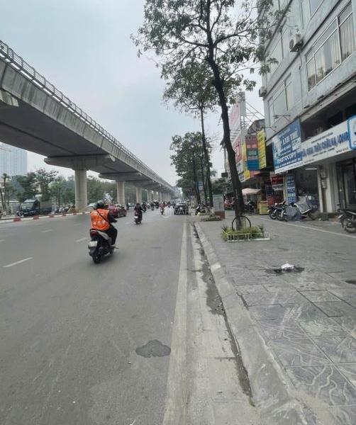 Chủ cần bán Nhà mặt phố 172m²