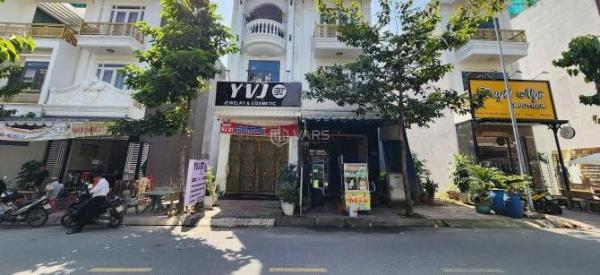 Bán nhà hoàn công MT kinh doanh, mặt tiền 🏚️ đường chính Phú Hồng Thịnh 8,Bình Chuẩn