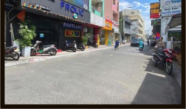 Nhà rẻ trung tâm 6.6 x 17.5m Đề Thám 🏤 Quận 1 TP. Hồ Chí Minh