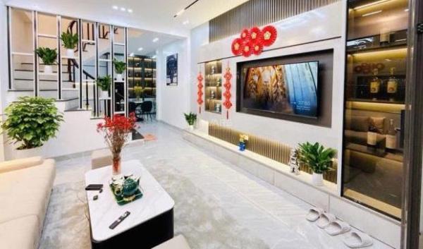 Nhà mới đẹp ở ngay Xuân Thủy Cầu Giấy 4 tầng 42m2, 50m ra ô tô, nội thất xịn, ở + 🏚️ cho thuê