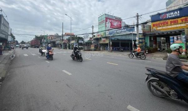 Bán Nhà mặt phố 143m²