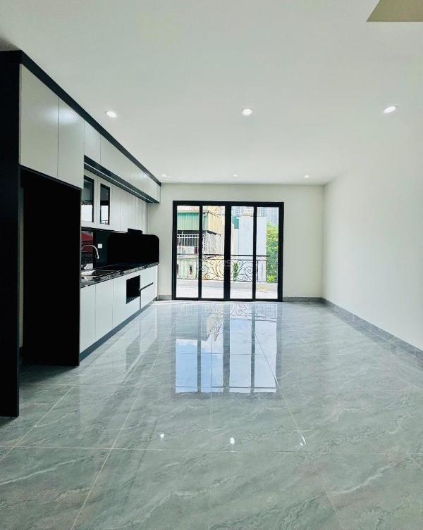 Hiếm tây hồ - bán nhà 💥 lạc long quân giá nhỉnh 8 tỷ - dt 50m × 5tầng - cạnh hồ tâ
