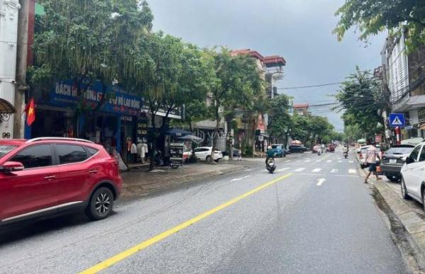 Bán Nhà mặt phố 190m²