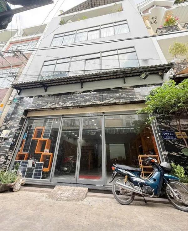 Tòa nhà 8x18, phú thọ hòa, tiện ở, làm vp hoặc 🏣 làm chdv, tn 40tr/th