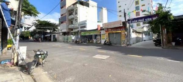 Bán Nhà mặt phố 136m²