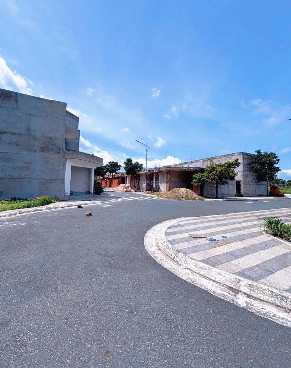 Chính chủ bán 🏡 gấp lô đất mặt tiền đẹp nhất khu cạnh khu công nghiệp hòa long
