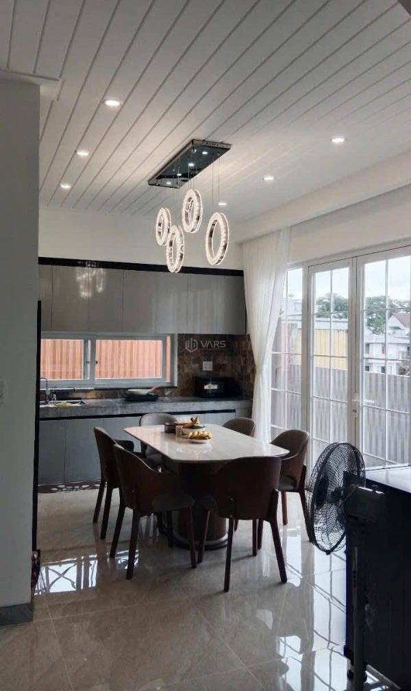 Bán villa sân vườn mới xây đường 🌊 nam hồ, đà lạt
