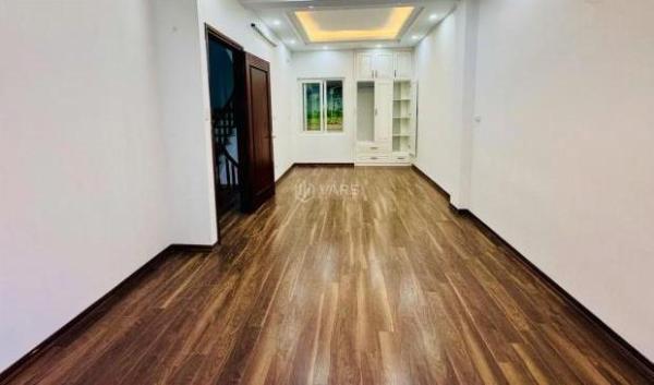Bán gấp căn nhà Phố Thạch Bàn Ô Tô DT30m2 mt4m nhà 6 tầng giá 🏚️ 4.5 tỷ