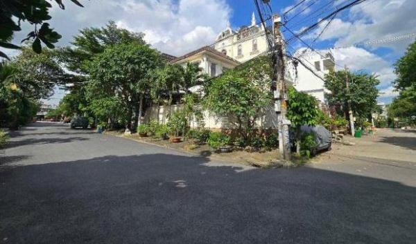 Bán Nhà mặt phố 100m²