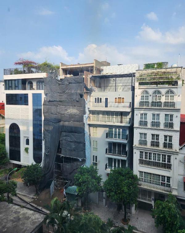 Bán tòa nhà phố lạc long quân, 290m2 mt 16m, 2 mặt 🏚️ đường, cạnh hồ tây