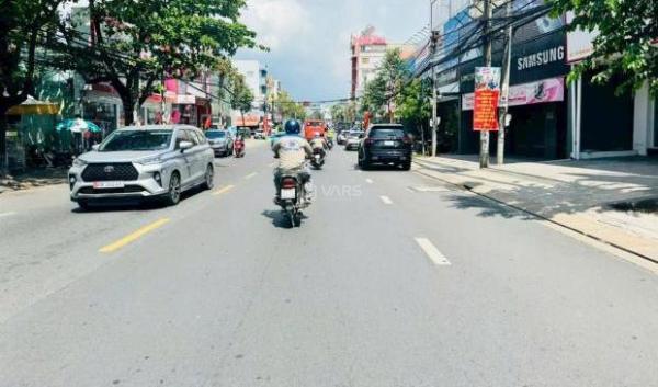 Bán Nhà mặt phố 114m²