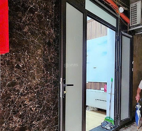 Nhà đẹp ngõ 🏬 rộng, 50m,ô tô đỗ cửa, gần phố nguyễn trãi, full nội thất, sổ đỏ, 2.