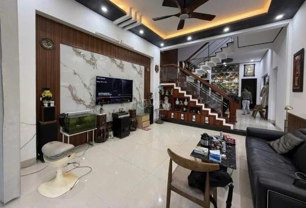 Bán Nhà mặt phố 158m²