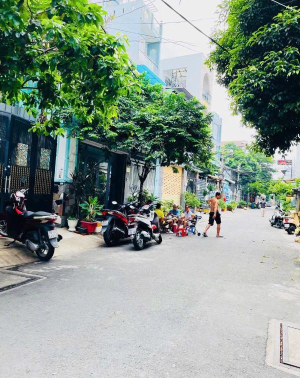 Bán Nhà mặt phố 76m²