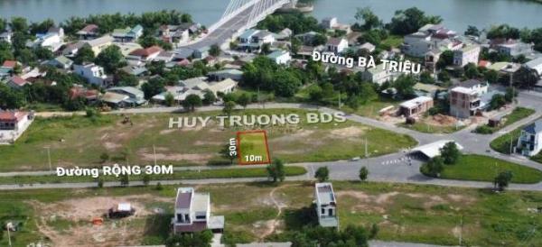 300m2 đường 30m 🏤 ngay ngã tư giao lên chân cầu Dây Văng