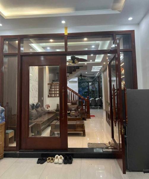 <mark style="background-color: transparent; font-weight: 400; ">Bán Nhà 🏣 Mặt Đường Kinh Doanh Ngô Thì Nhậm Hướng Đông Nam Mát Mẻ !</mark>