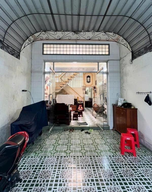 Bán Nhà mặt phố 77m²