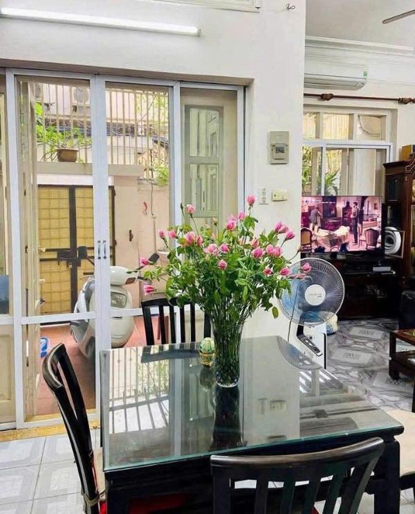 Cho thuê nhà 4 tầng hào nam, đống đa. giá: 17tr/ 🏣 tháng. lh: 09371*****
