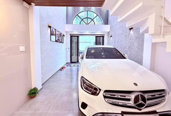Xe hơi 🏠 ngủ nhà - dt 60m2 x 5 tầng thang máy - gần emart phan huy ích