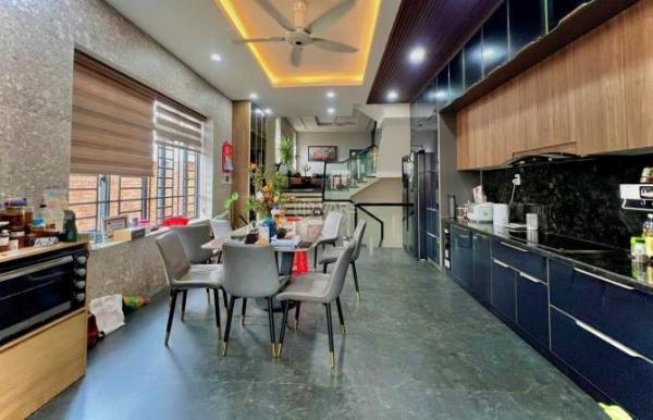 ✓B.ÁN NHÀ 1 TRỆT 🏢 3 LẦU ĐẸP, GÓC 2 MẶT TIỀN KINH DOANH ĐƯỜNG NGUYỄN ÁI QUỐC • DT: 5M x 32M.