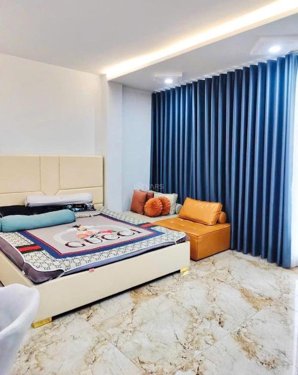 Bán gấp toà nhà văn phòng 8 tầng - dt 190m2 nở 🏚️ hậu - mặt tiền đường nguyễn văn n