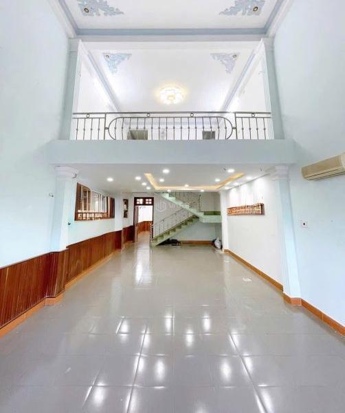 Chủ cho thuê Nhà mặt phố 100m²