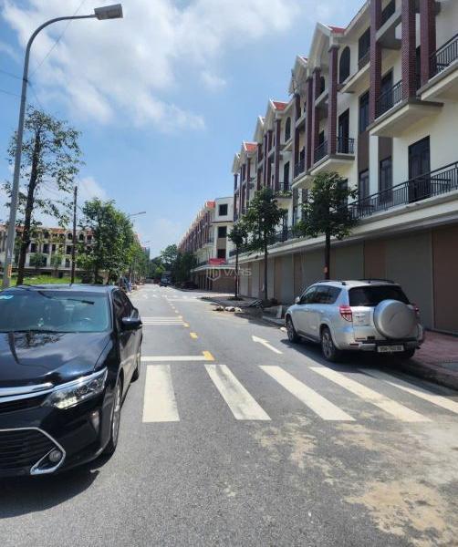 🏘️Bán 🏬 Nhà 4 Tâng Hoàn Thiện Ngoài, Vạn Phúc, Vạn An Nhìn NVH, Mt 4.5m Dt 76m2 Giá 4.8 Tỷ