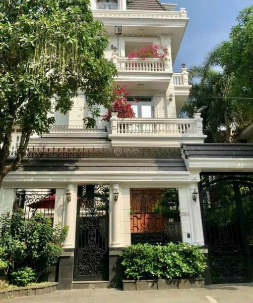 Bán Nhà trong hẻm 180m²