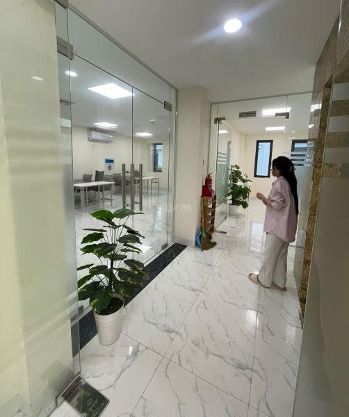Cho thuê sàn văn phòng 135 m2- Gồm 3 phòng làm việc - 💥 Giá Rẻ tại Kiến Hưng luxury