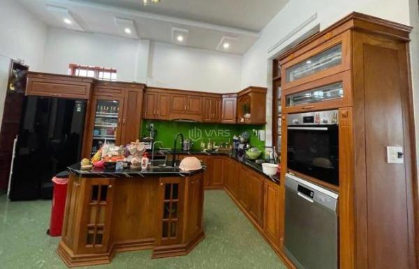 Bán Nhà mặt phố 311m²