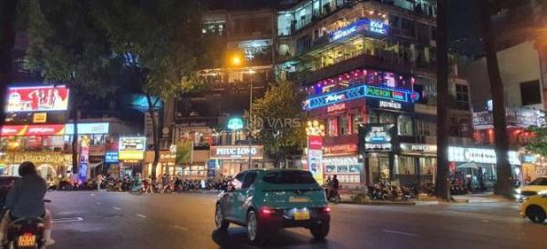 Bán Nhà mặt phố 77m²