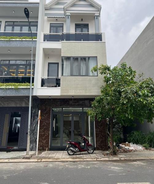 Chủ cần bán Nhà mặt phố 105m²