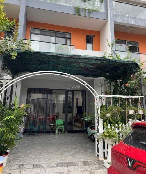 Bán nhà gói 8 KĐT Mỹ Gia. Hướng 🏤 Đông Nam full nội thất giá 7ty