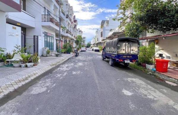 Bán Nhà mặt phố 64m²