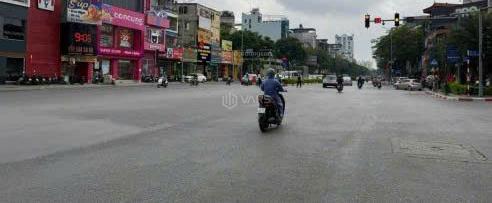 Căn nhà khiến 10 người xem thì 🏘️ 9 người gật gù "phải mua ngay" Nguyễn Văn Cừ, chốt nhanh.