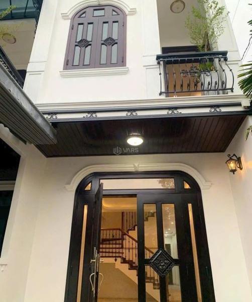 Cho thuê Nhà trong hẻm 103m²