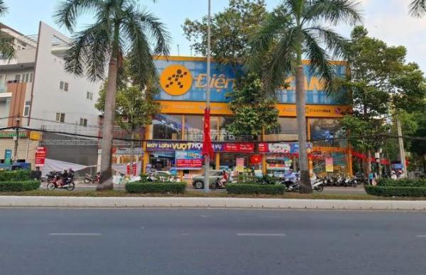 Cho thuê nhà mặt tiền 🏚️ đường 3 tháng 2, ngang 12m, vị trí đẹp, hơn 600m2 sử dụng