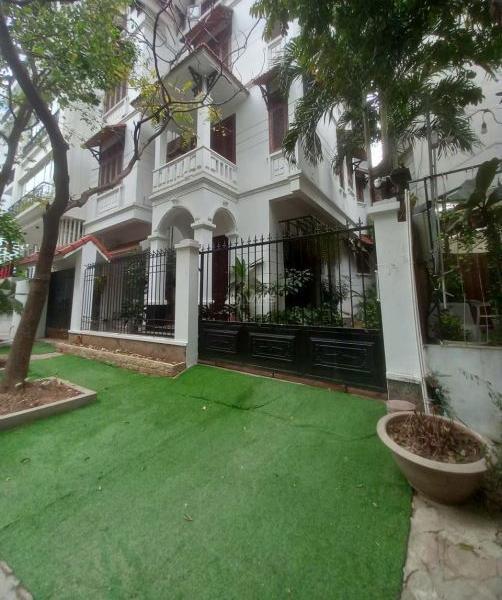 CHO THUÊ 🏘️ Biệt Thự Dịch Vọng Hậu, DT 160m, 4 tầng, MT 12m, PHÂN LÔ, Ô TÔ ĐỖ, 79Tr/tháng