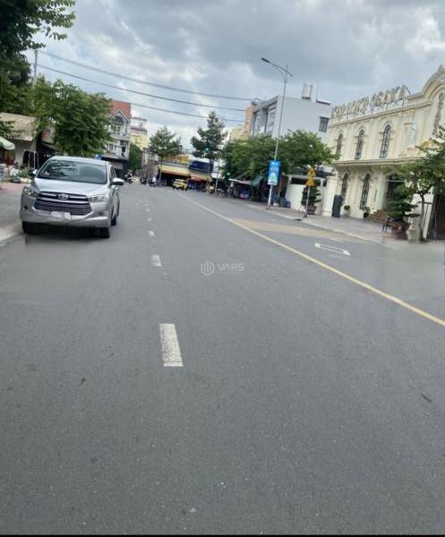 BÁN ĐẤT MẶT 🏬 TIỀN TẶNG NHÀ CẤP 4, NGANG HƠN 6M CÓ DÒNG TIỀN, GO DĨ AN, TTHC CHỈ 13TỶ TL
