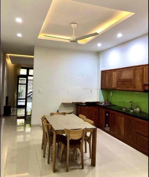 Cần cho thuê Nhà mặt phố 102m²