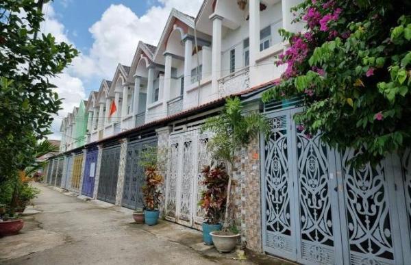 Nhà gần Chợ Hưng Long 2 tầng siêu 🏡 đẹp giá chỉ 630 triệu