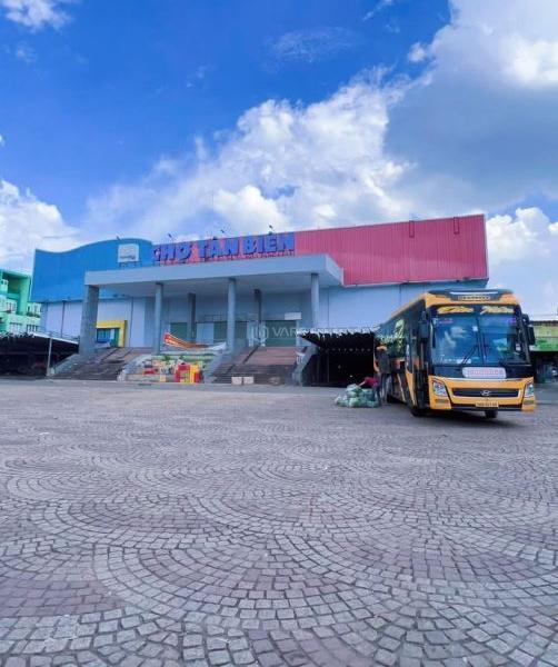 Chủ cho thuê Nhà mặt phố 200m²