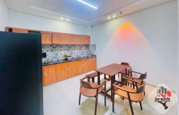 Nhà 3 lầu 4 phòng 🏚️ ngủ, có nội thất, Đường Mã Lò, Bình Tân