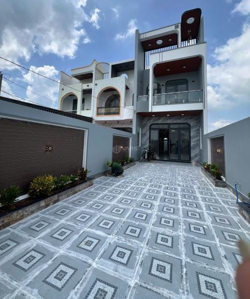 Chủ cần bán Nhà mặt phố 185m²