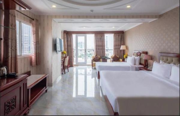 cho thuê khách sạn 65 🏤 phòng- mt lê thánh tôn- dt: 235m2- ngang 10m- giá: 1,5 tỷ/th